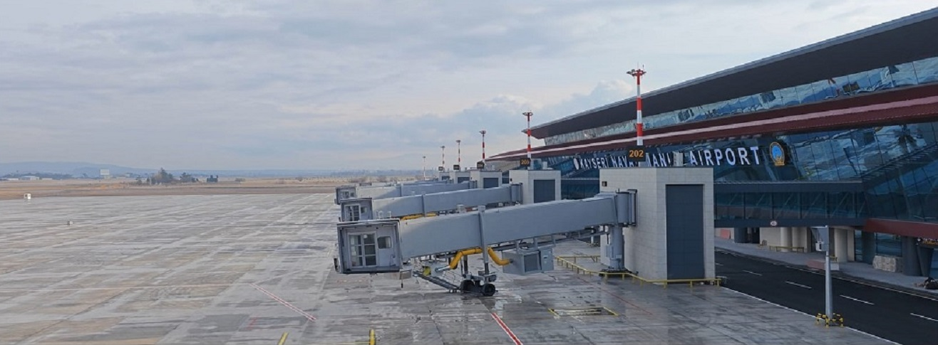 Kayseri Havalimanı pist ve terminal dış görünüm