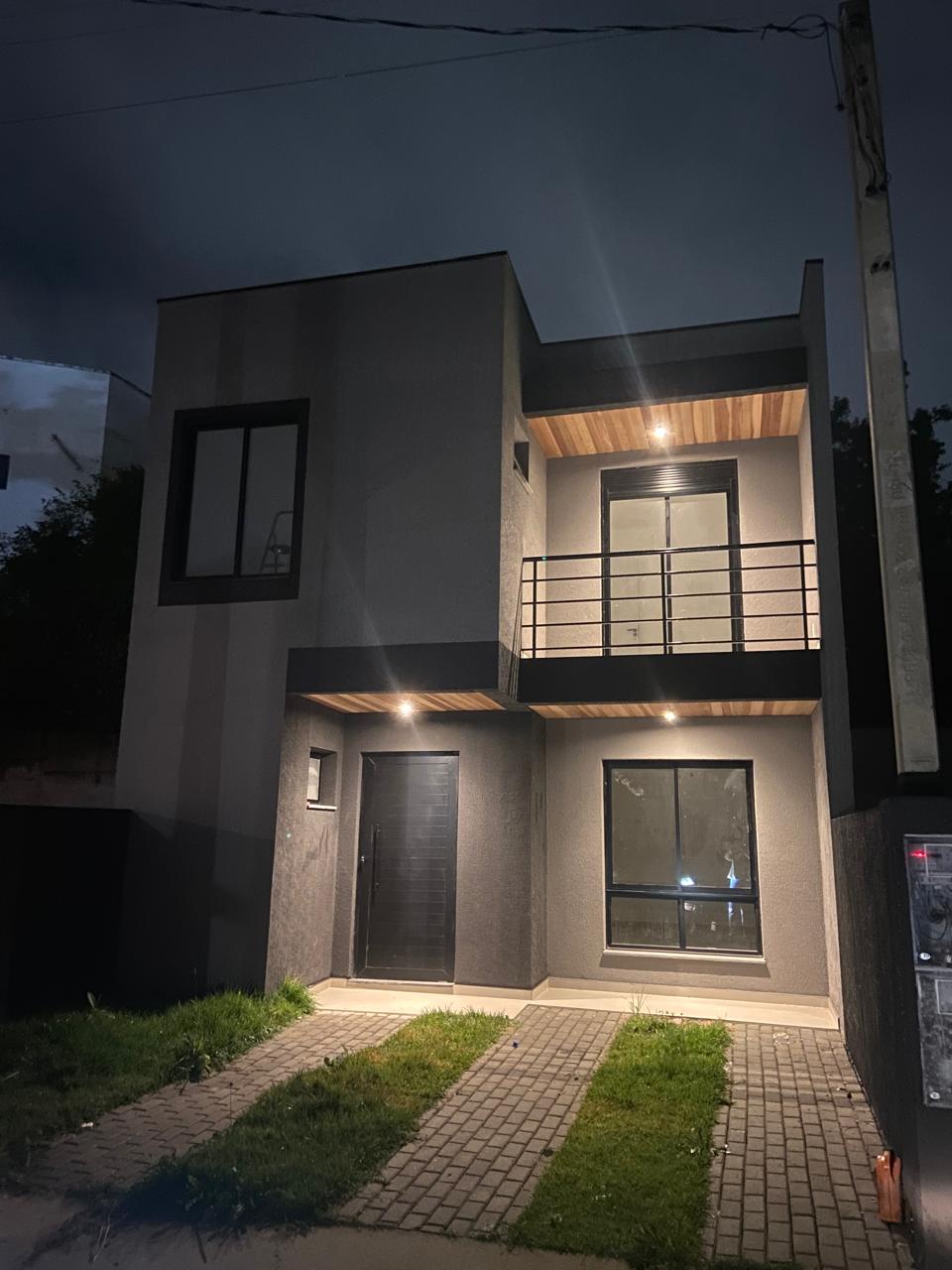 Sobrado moderno de dois andares construído pela My Home em Curitiba